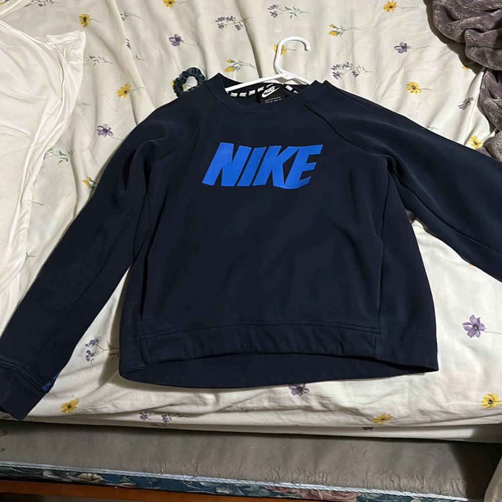 nike sweatshirt